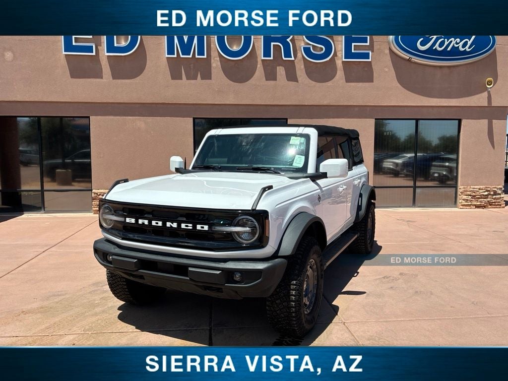 2024 Ford Bronco Outer Banks in Oxford White — front three-quarter view